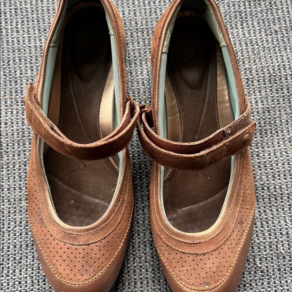 Ariat tan flat shoes, size 9.